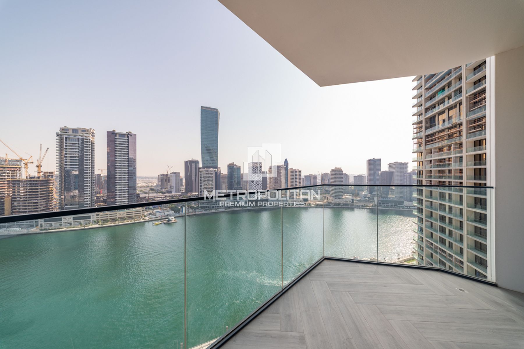 Waterfront | 2 Bedroom | Prime Location | Stunning