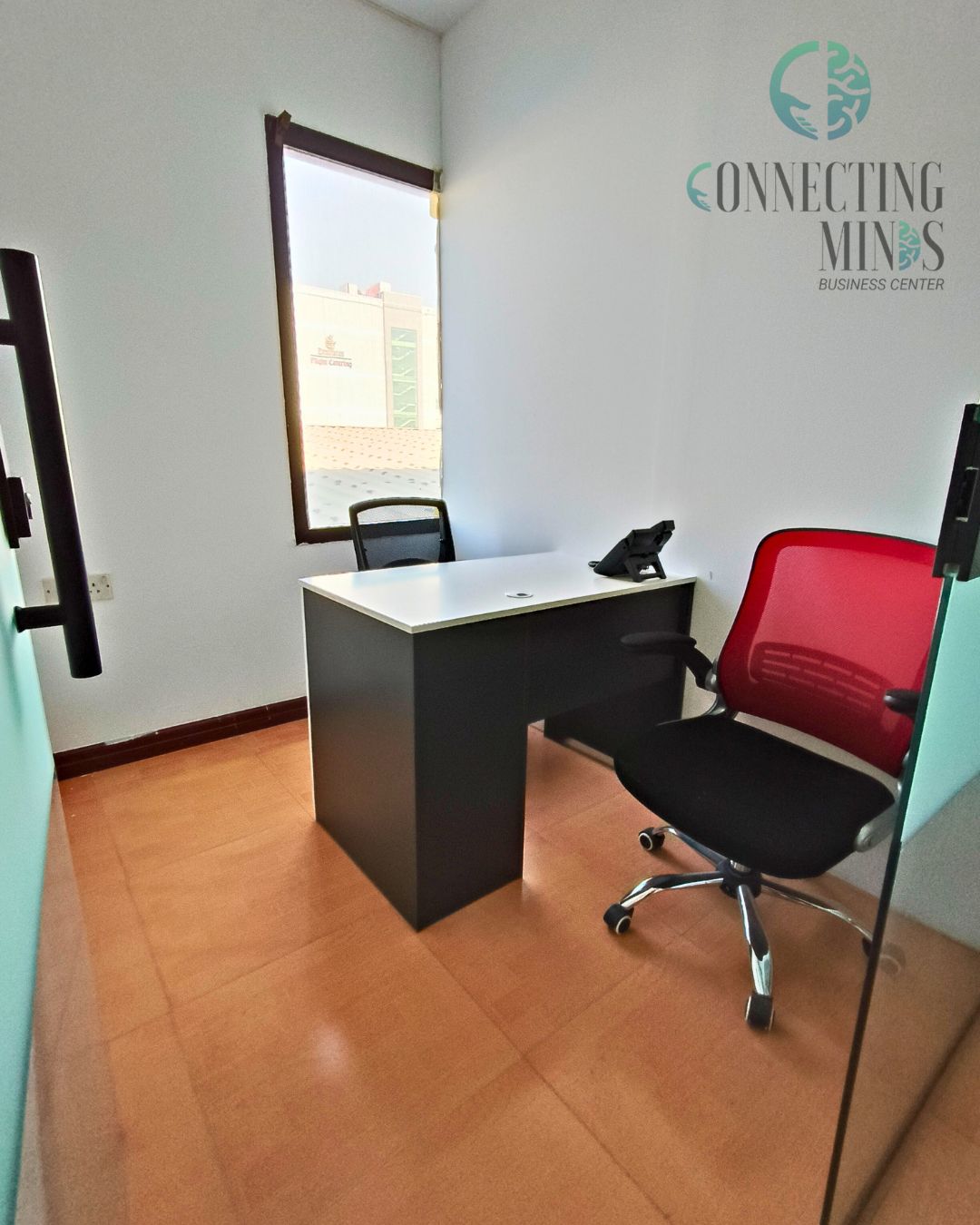 Efficient 60sqft Workspace for Professionals - Easy Access