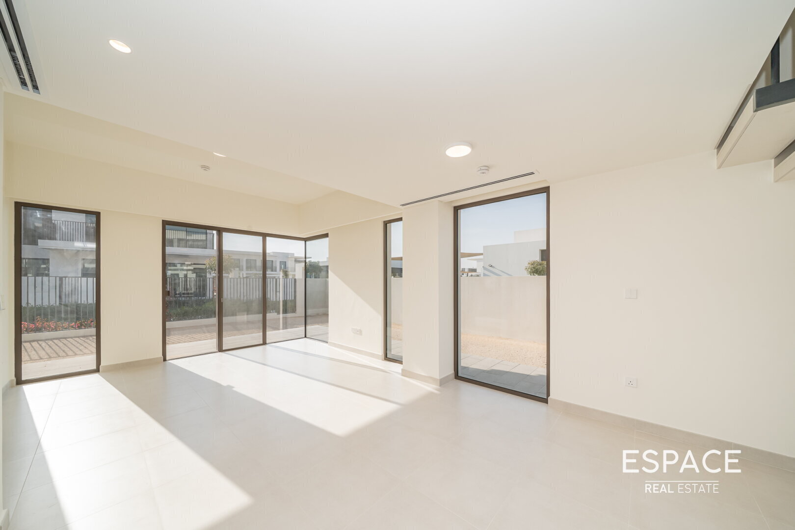 4 BR CORNER | NEXT TO POOL AND GYM | FLEX