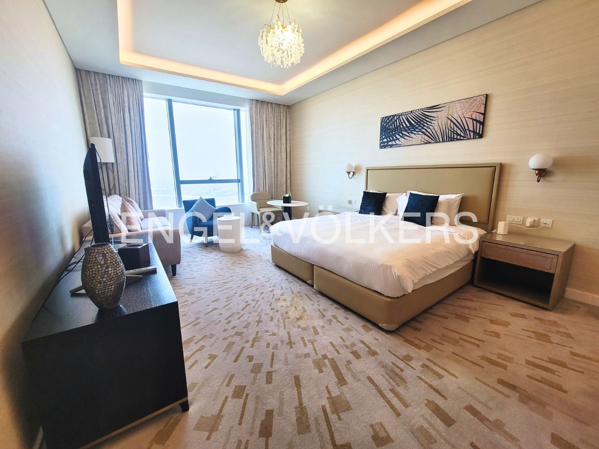 Elegant Studio | Iconic Views | 5-Star Living