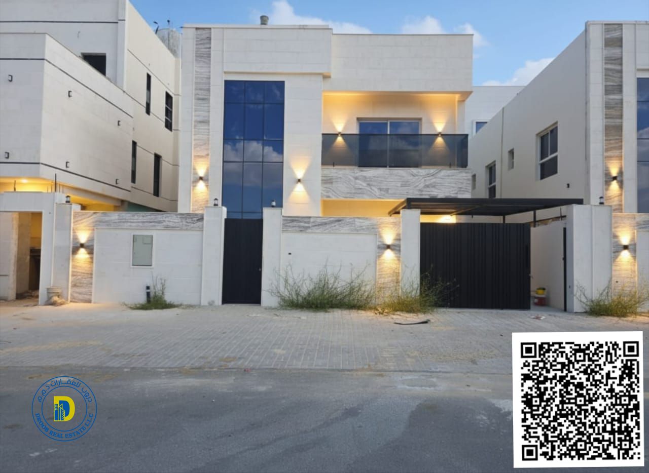 Luxury villa for sale in Al-Amirah area, 5 bedrooms, living room, majlis and roof, at an excellent price