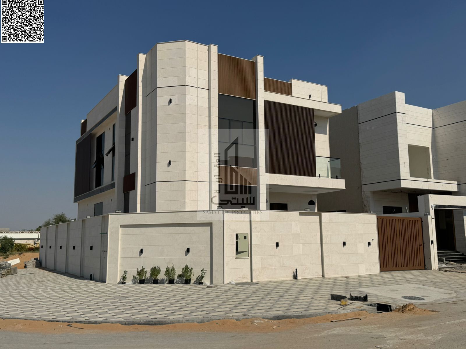 Villa for Sale in Al-Haliyo Area • 5 Master Bedrooms • Majlis with Bathroom • Living Room with Bathroom • Main Kitchen • Maid's Room • Large Set