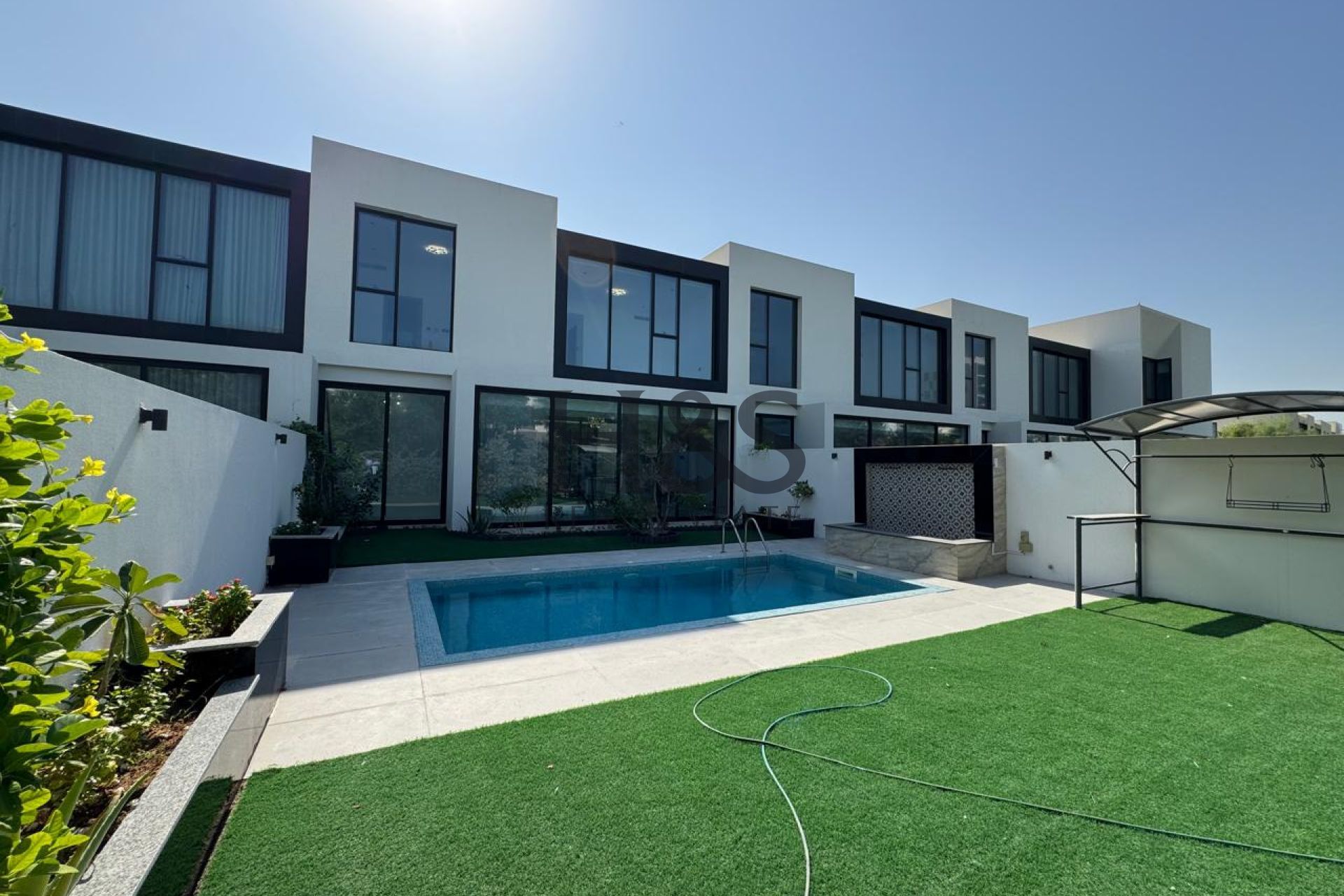 4 Bedroom | Private Backyard | Fully Fitted Kitchen