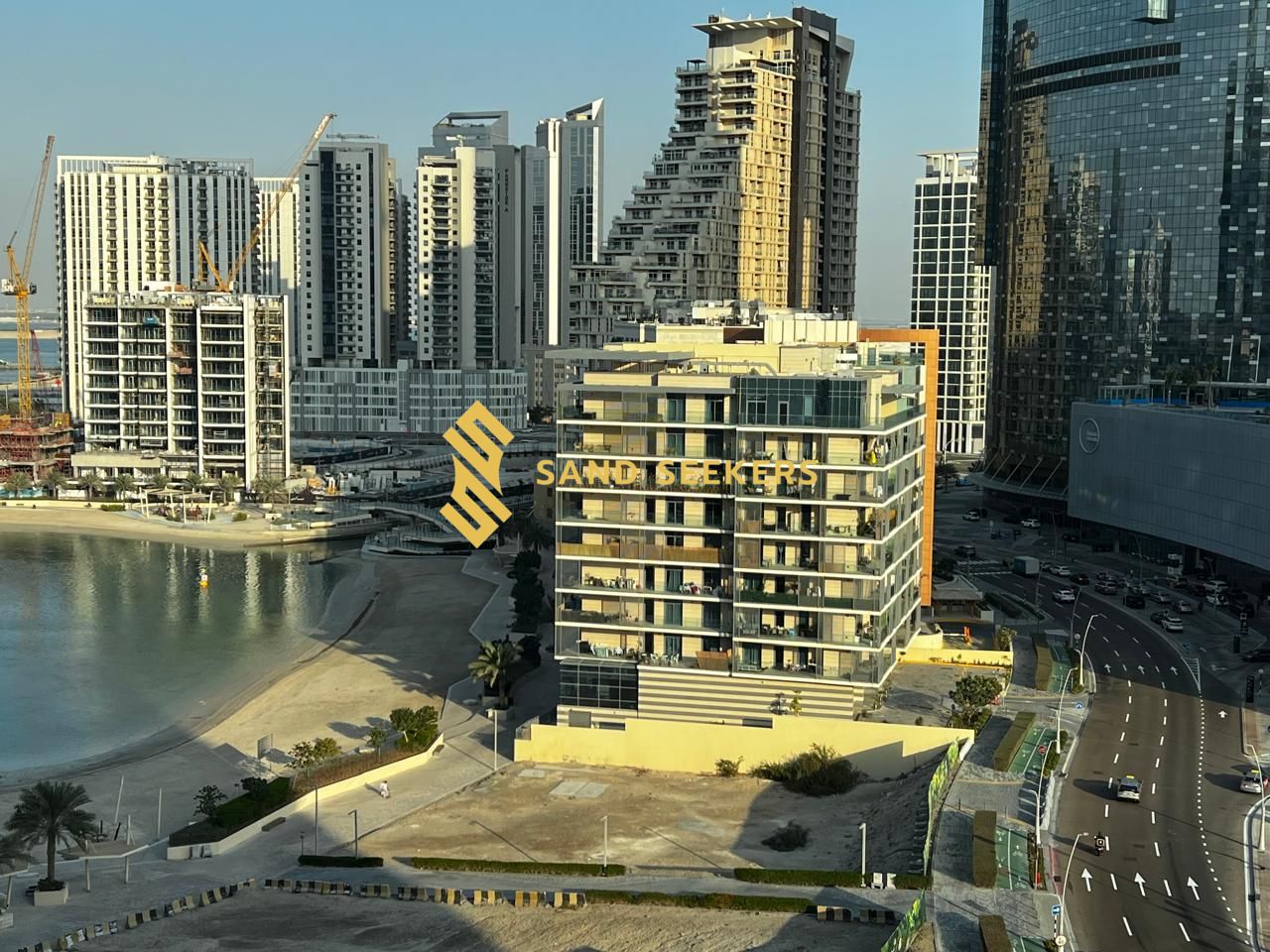 Luxury Living ! Eye-Catching View ! Posh Area