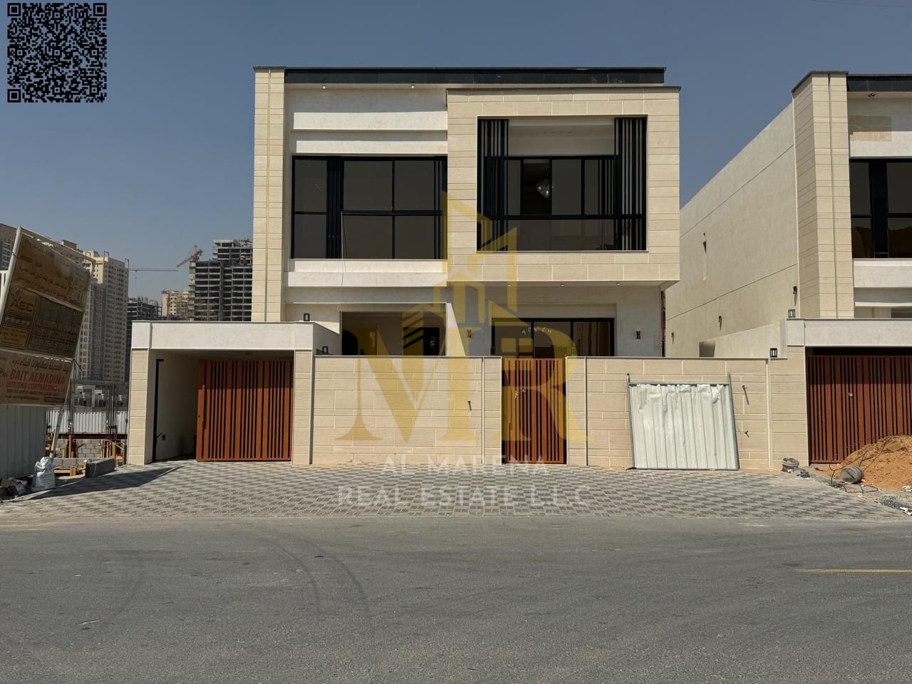 A villa with a price including registration and ownership fees, ready to move in, in the most prestigious areas of Ajman. Freehold ownership for all n