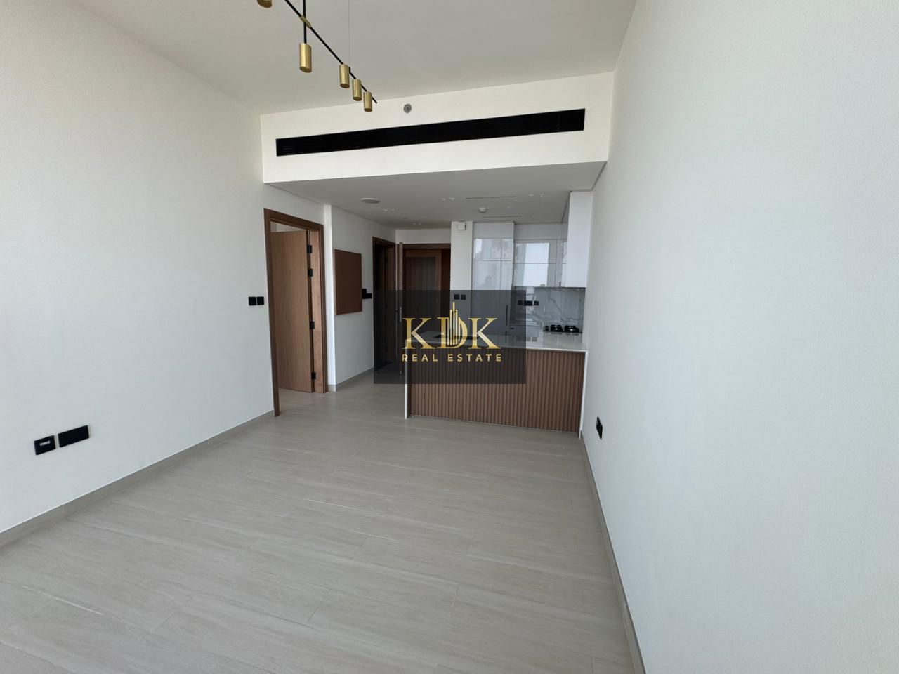 Highest Floor | Bright Apartment | White Good