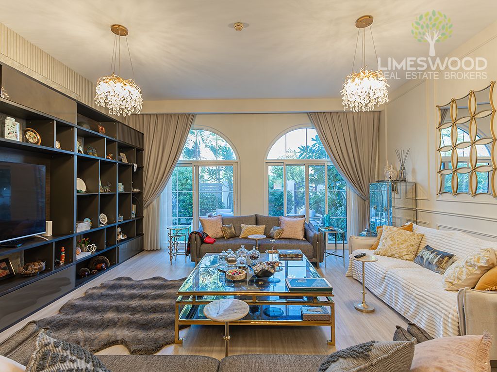 Exclusive | To be renovated | 4 bed plus Maids