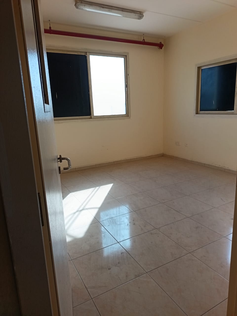 Auto workshop 120 sqm warehouse for rent in mussaffah