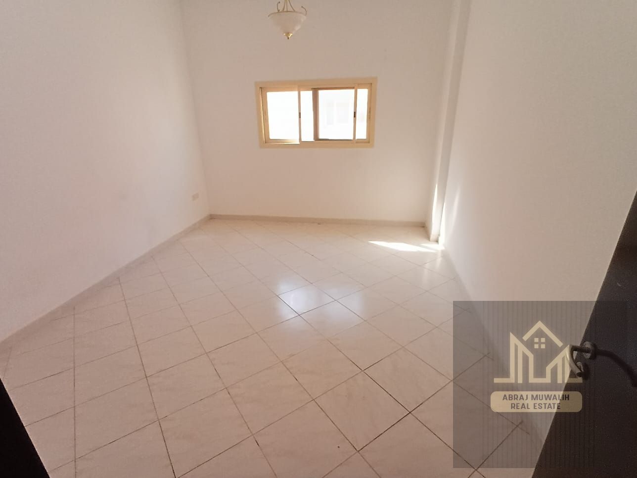 SPACIOUS 3BHK WITH THREE WASHROOM \\NEAT AND CLEAN\\ PRIME LOCATION