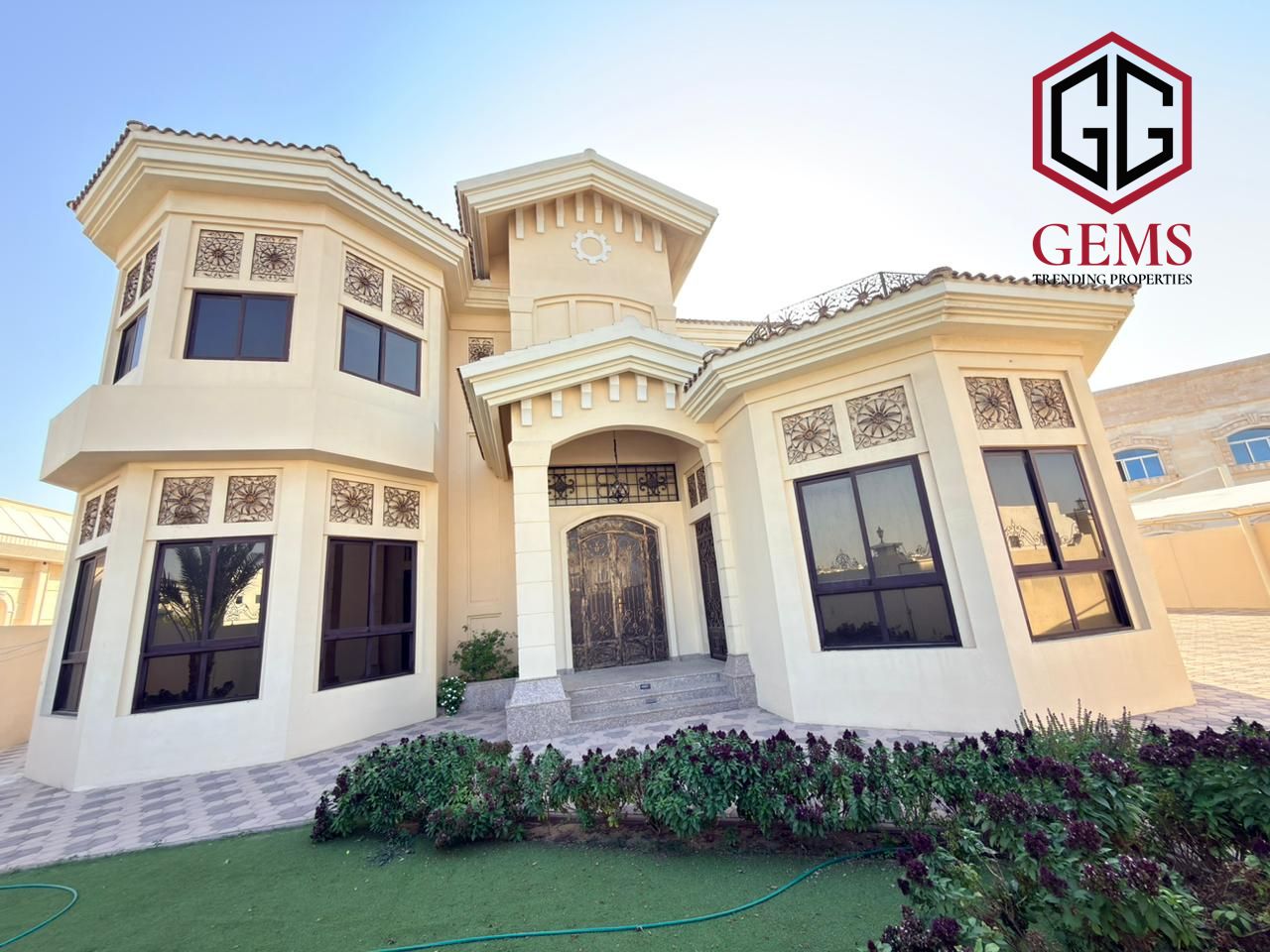 WELL-MAINTAINED | PRIVATE POOL | ELEVATOR | GARDEN