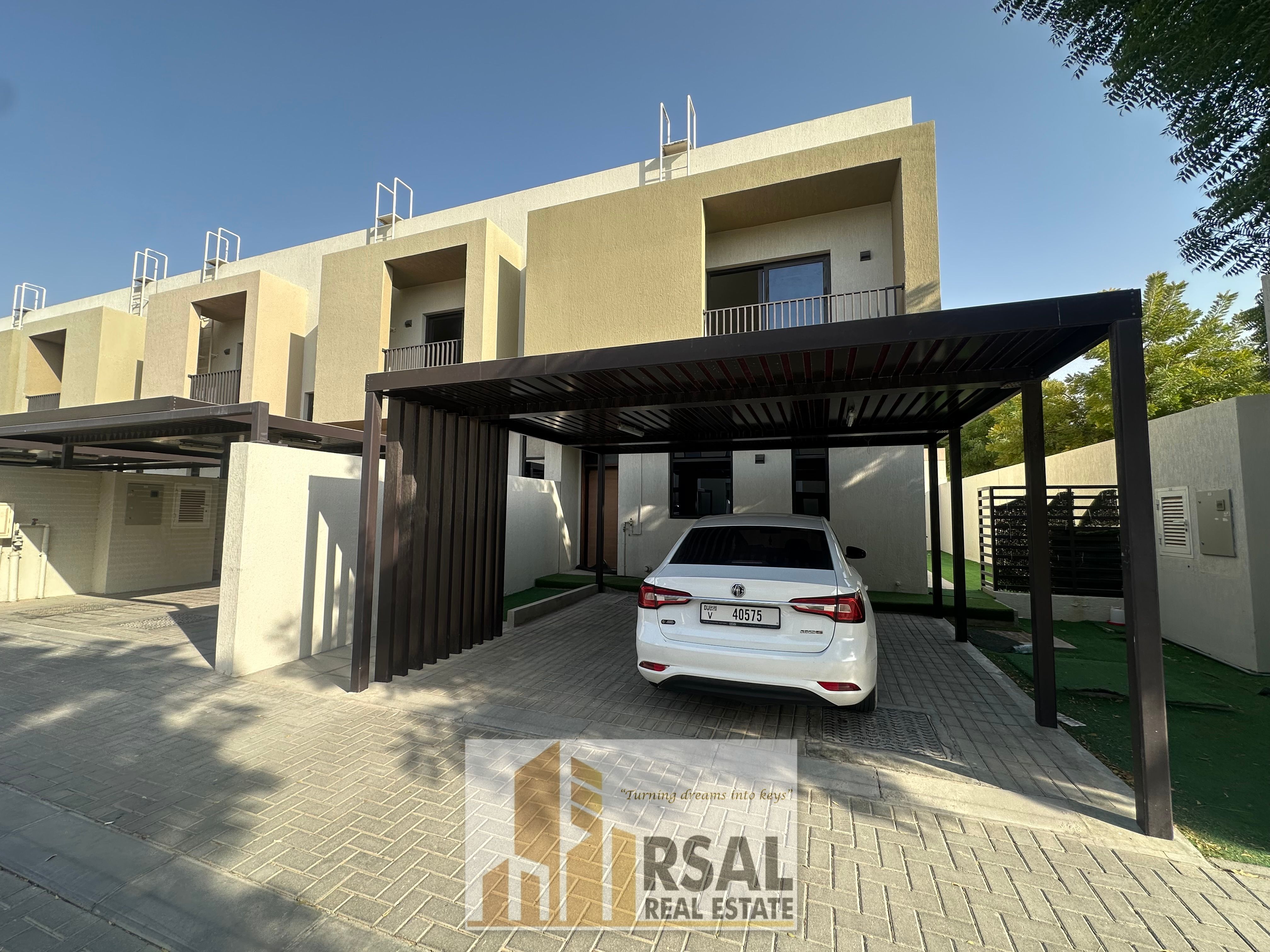 Lavish spacious 3 Bedroom townhouse with All Amenities