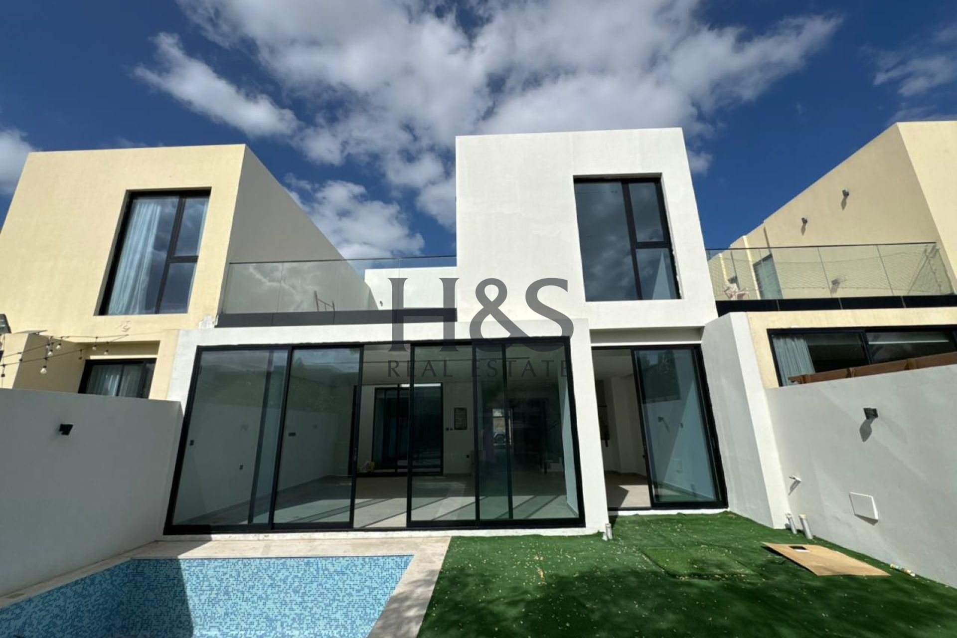 Elegant 3BR Townhouse | Middle Unit | Private Pool
