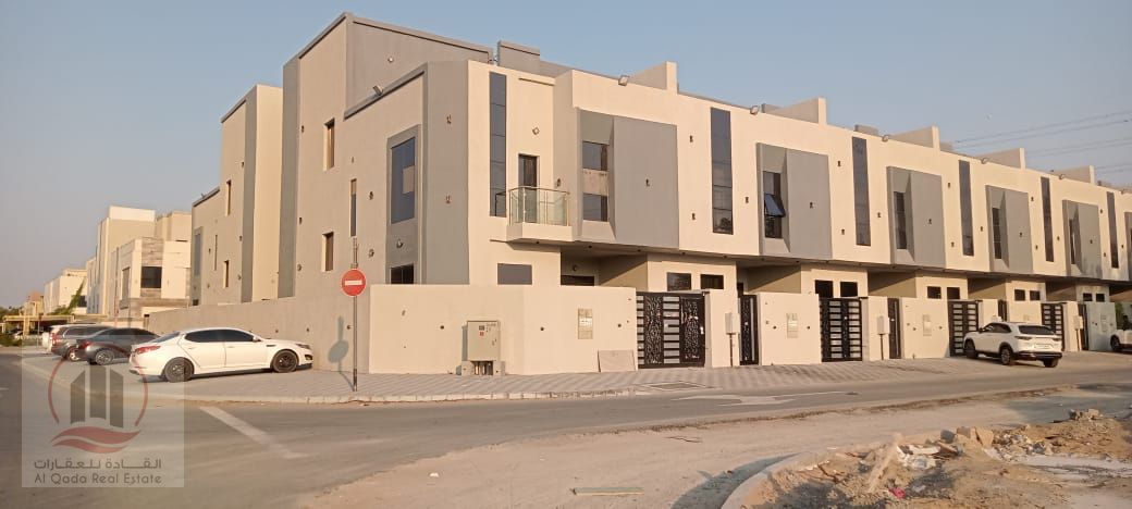 Villa corner for rent in Ajman -alyasmin area -3014 sqf t( 4 bedRooms +Hall +Majlis + roof +made room )