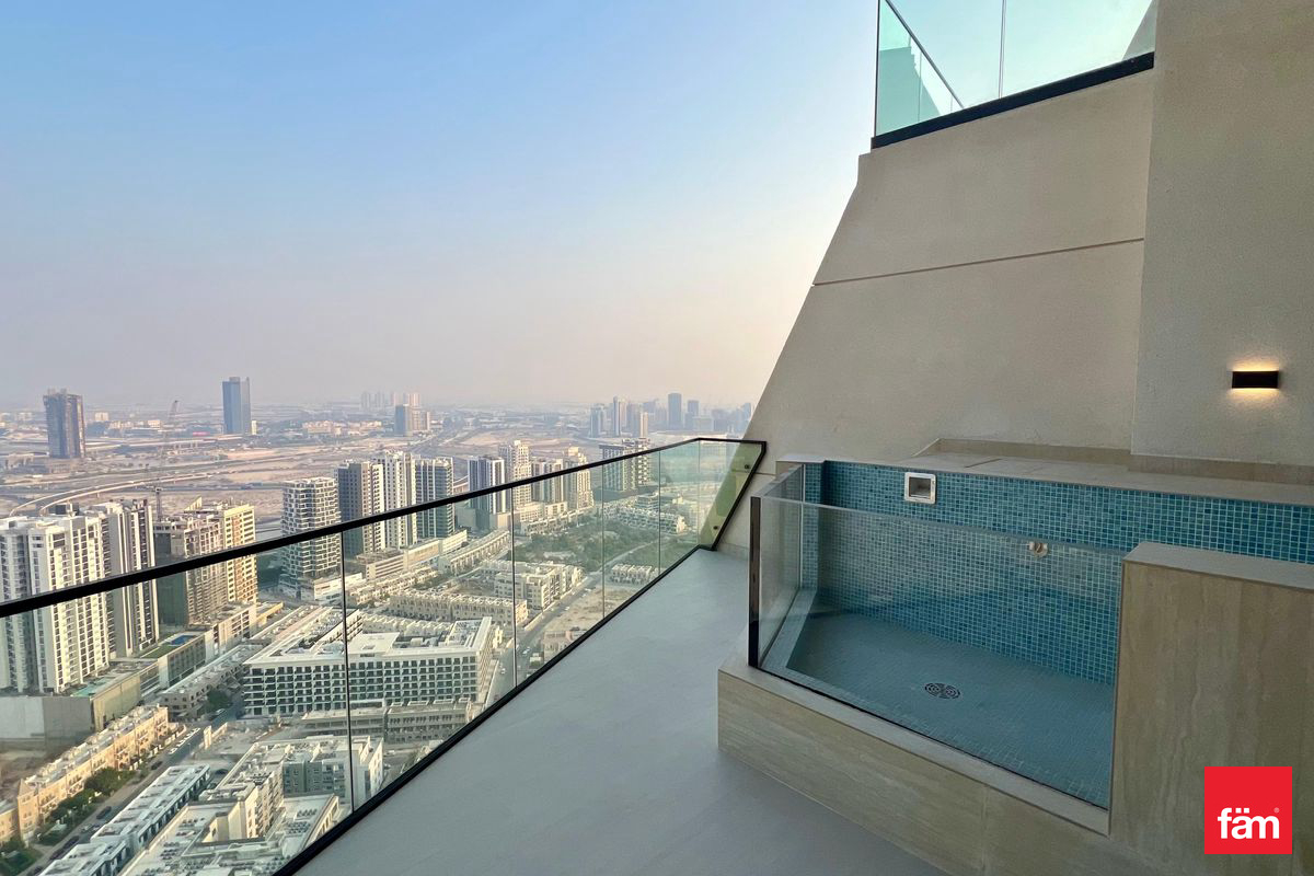 READY TO MOVE| HIGH FLOOR| PRIVATE POOL