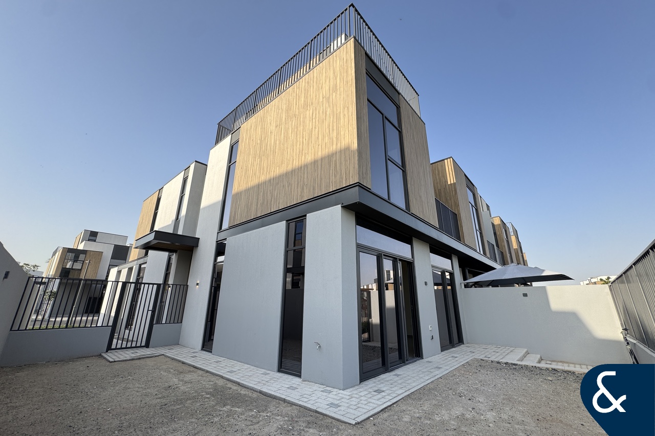 Roof Terrace | Largest Layout | Park Bac...