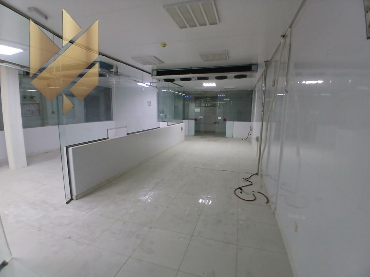 For Rent – Industrial 15 Showroom | Offices & Storage Areas | Huge Space