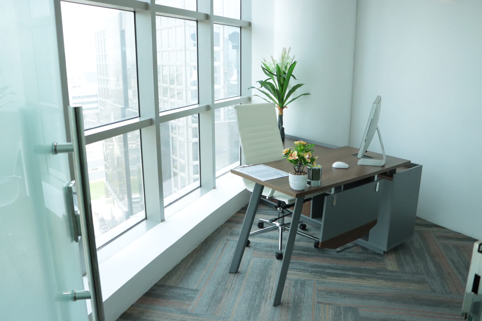 FURNISHED OFFICES WITH EJAR I| 125 SQFT APPROX. | AED 20K/- AT PORT SAEED !!! NEAR BY METRO