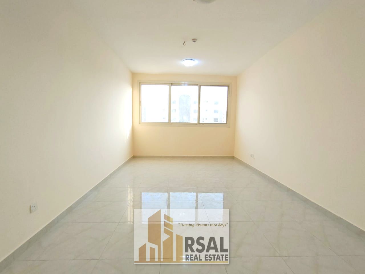Like a brand new building// School zone area// Spacious Apartment 1 Bedroom Hall// for family