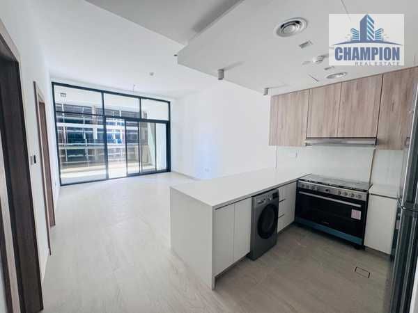 Vibrant & Spacious | Big Layout | Comunity View | Mid Floor | Iconic Building |