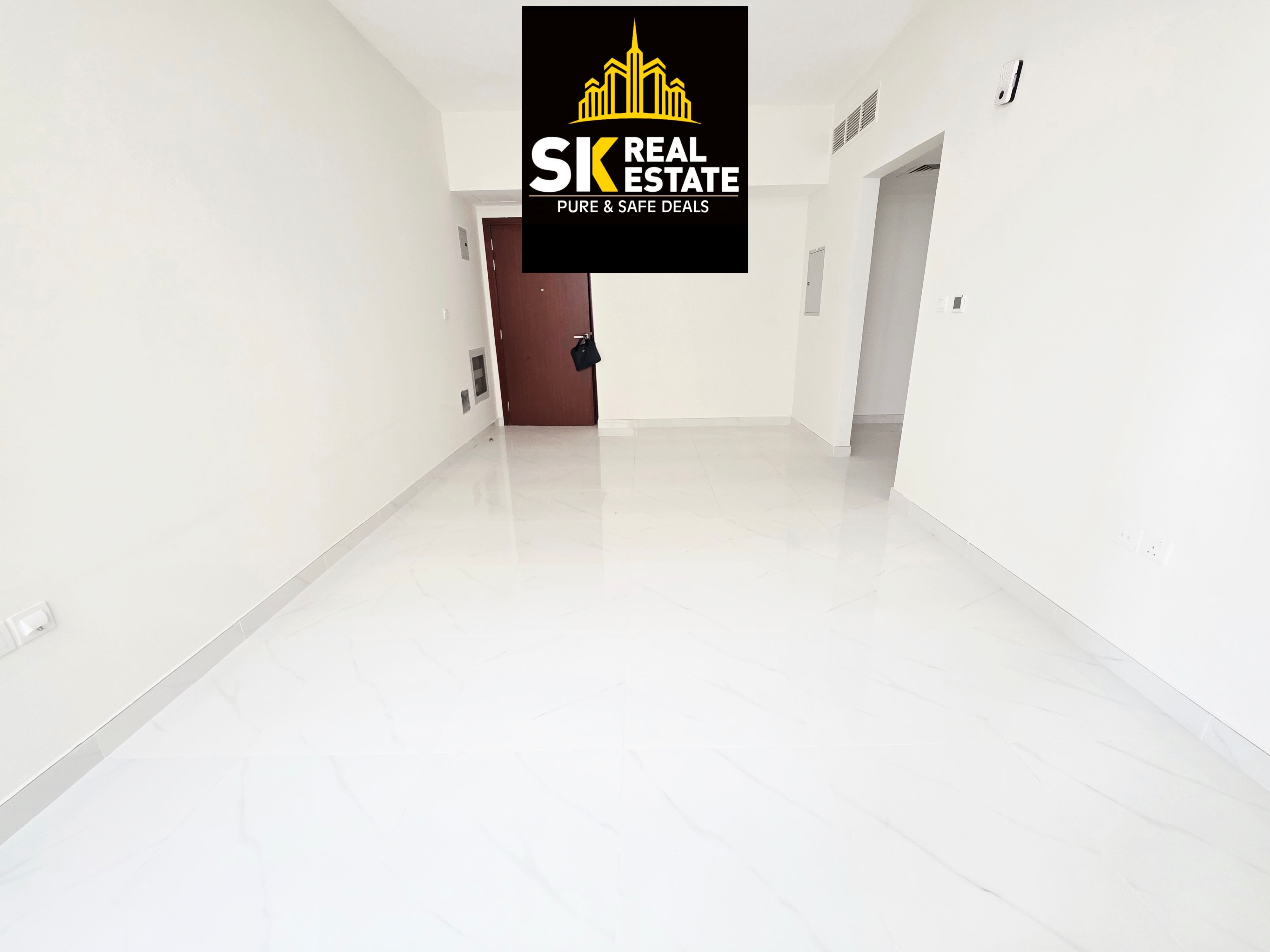 LUXRY BRAND NEW 1BHK / PARKING FREE / 2 WASHROOMS