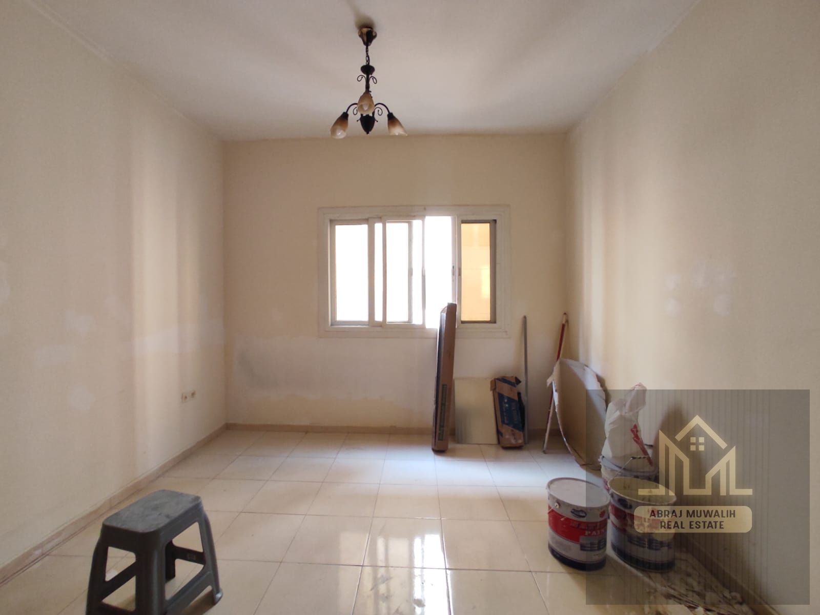 NO COMISSION STUDIO AVAILABLE WITH PARKING NEW MUWAILEH SHARJAH JUST 25K