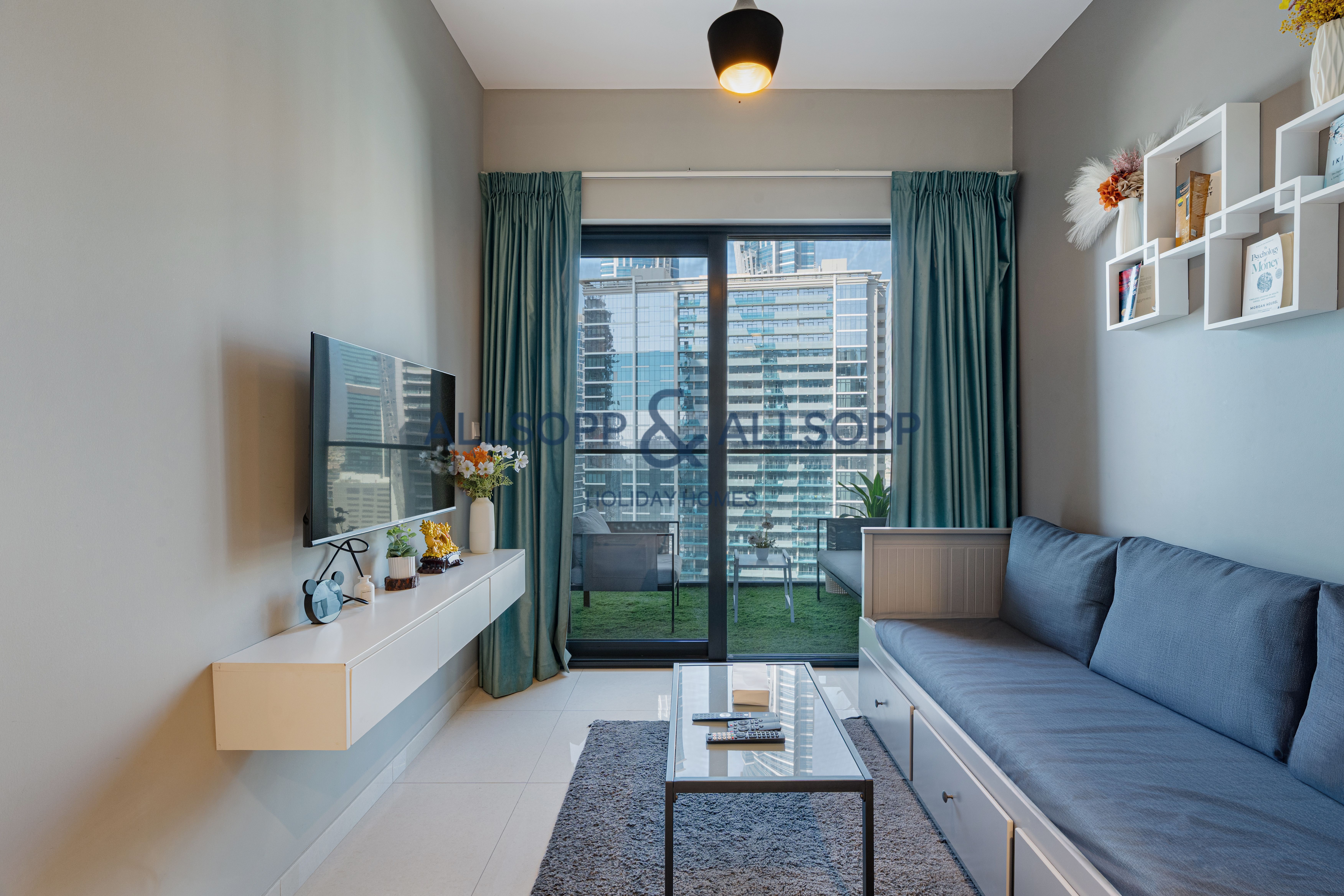 Near Metro Station - Cozy 1 Bedroom Apartment in Zada Tower, Business Bay