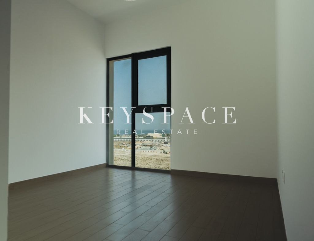 Elegant Beachfront Address | Spectacular Sea Horizon Views | Vacant | Resale