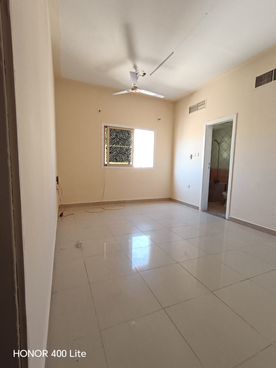 Spacious family studio in the heart of Bu Tina, Sharjah, with central AC and close to all services.
