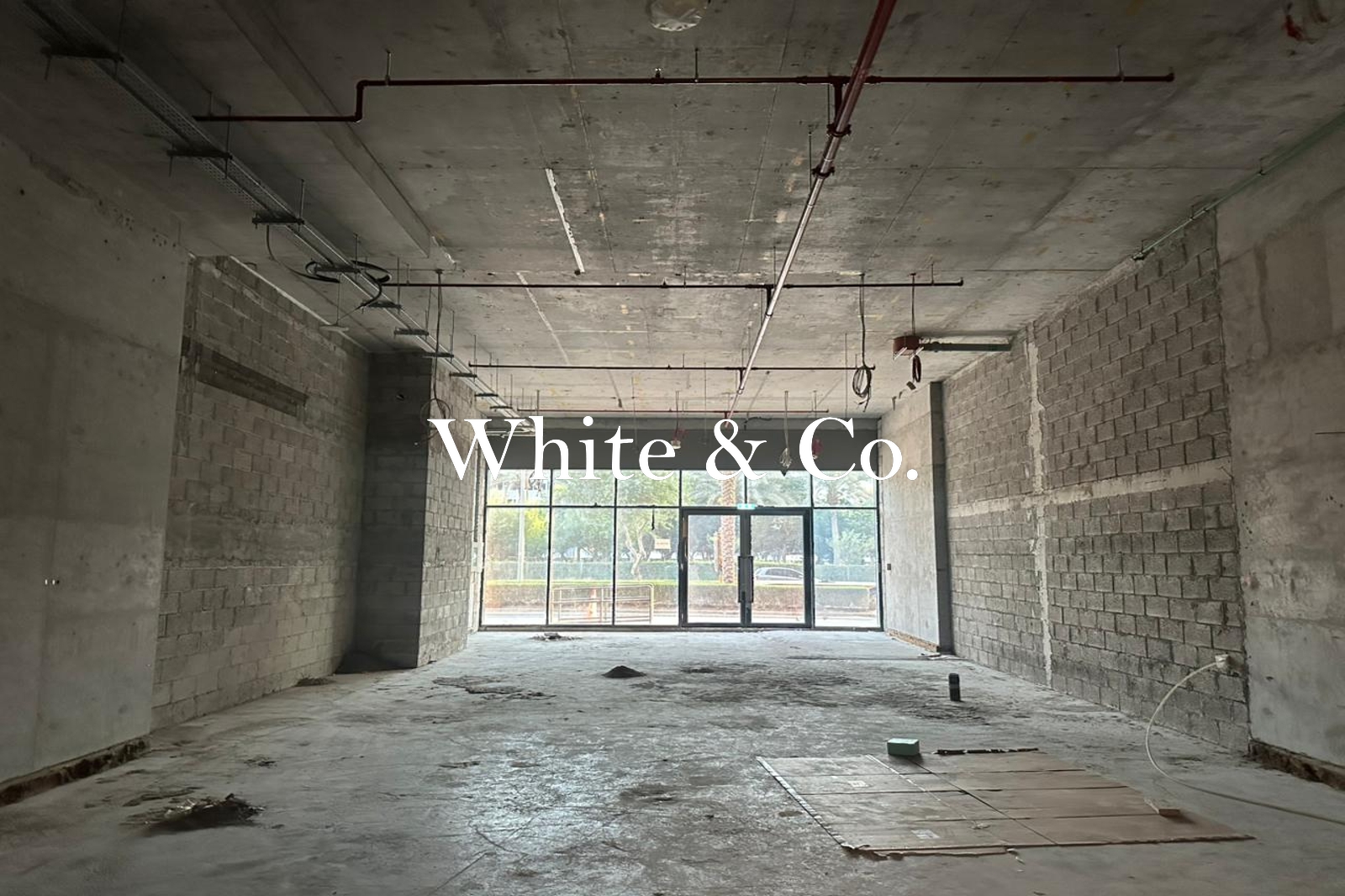 PRIME LOCATION | HIGH EXPOSURE | RESTAURANT-READY