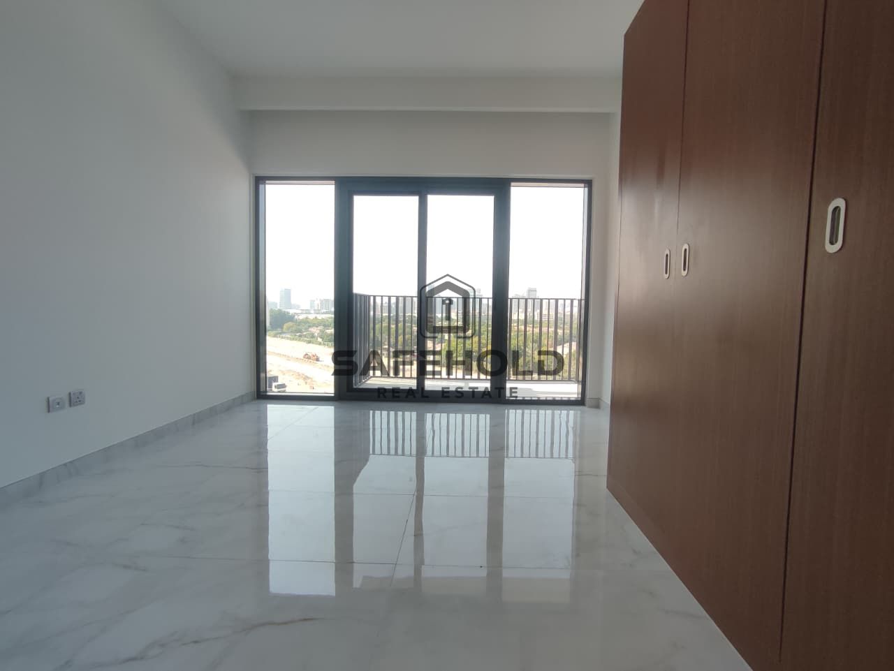 Spacious Studio | Prime Location | Azizi Mirage