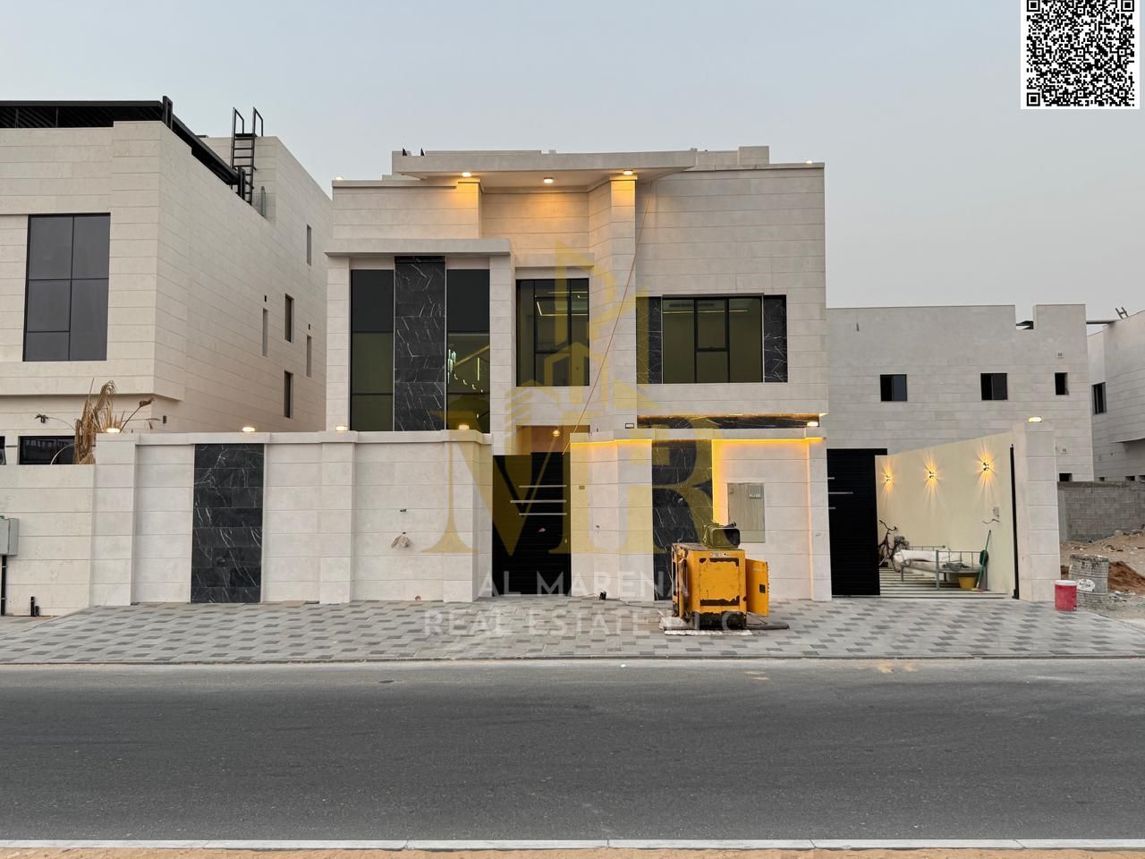 Two-story villa with a rooftop and a luxurious swimming pool for sale. VIP finishing, super deluxe finish, including registration fees, electricity, a