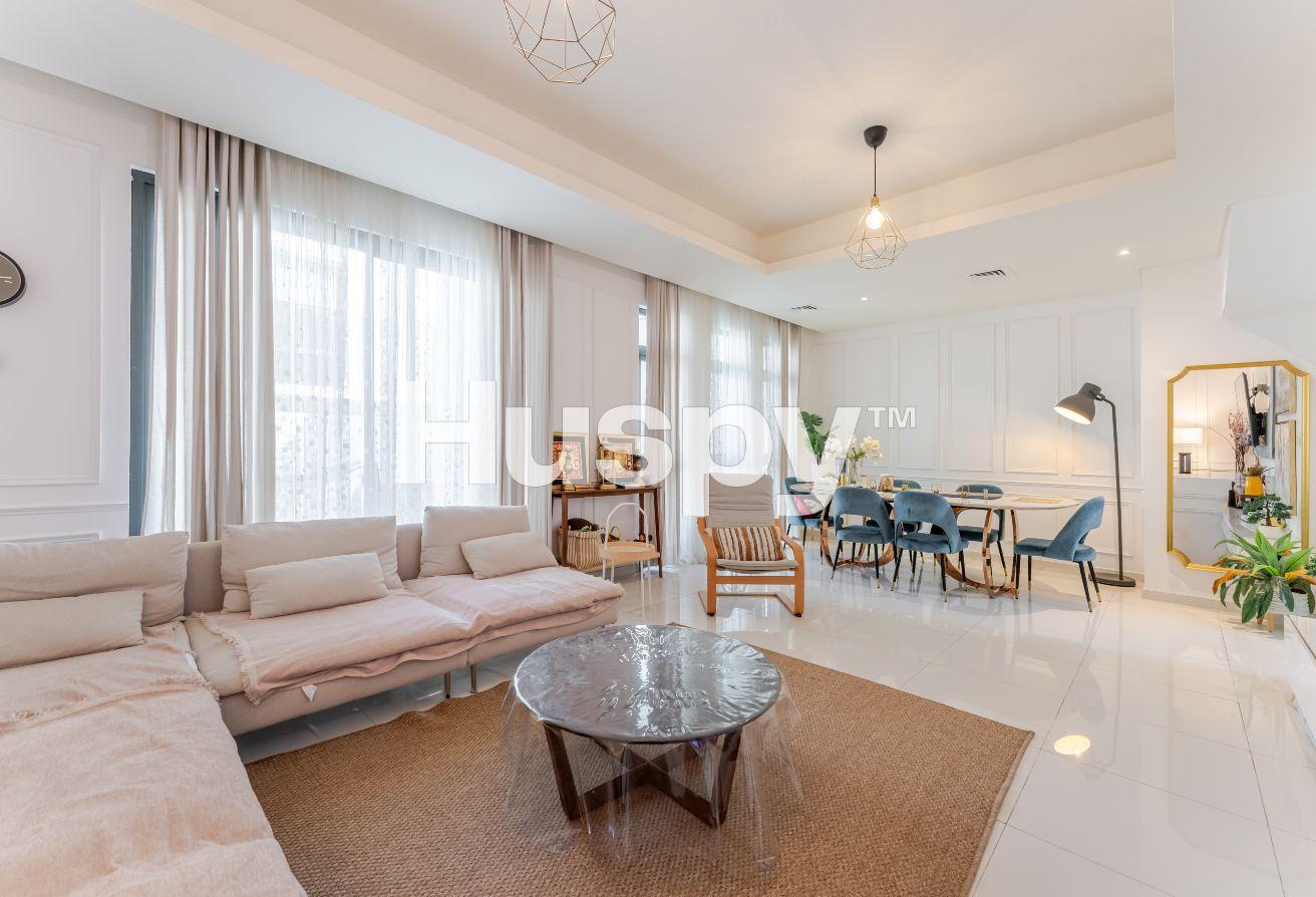 Upgraded | Spacious Lounge | Vacant