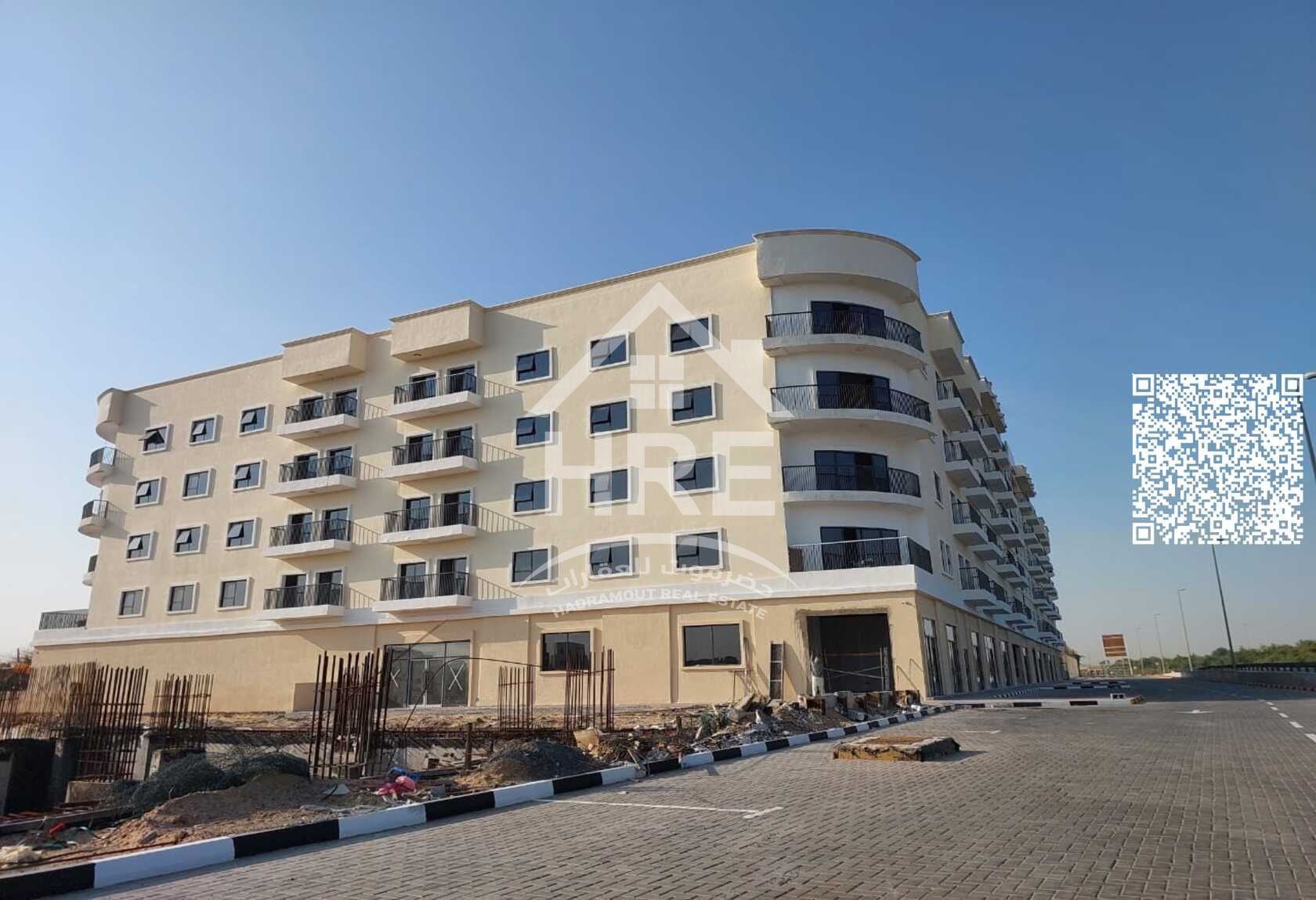 One-bedroom apartment with a living room and an open view in Al Zahia