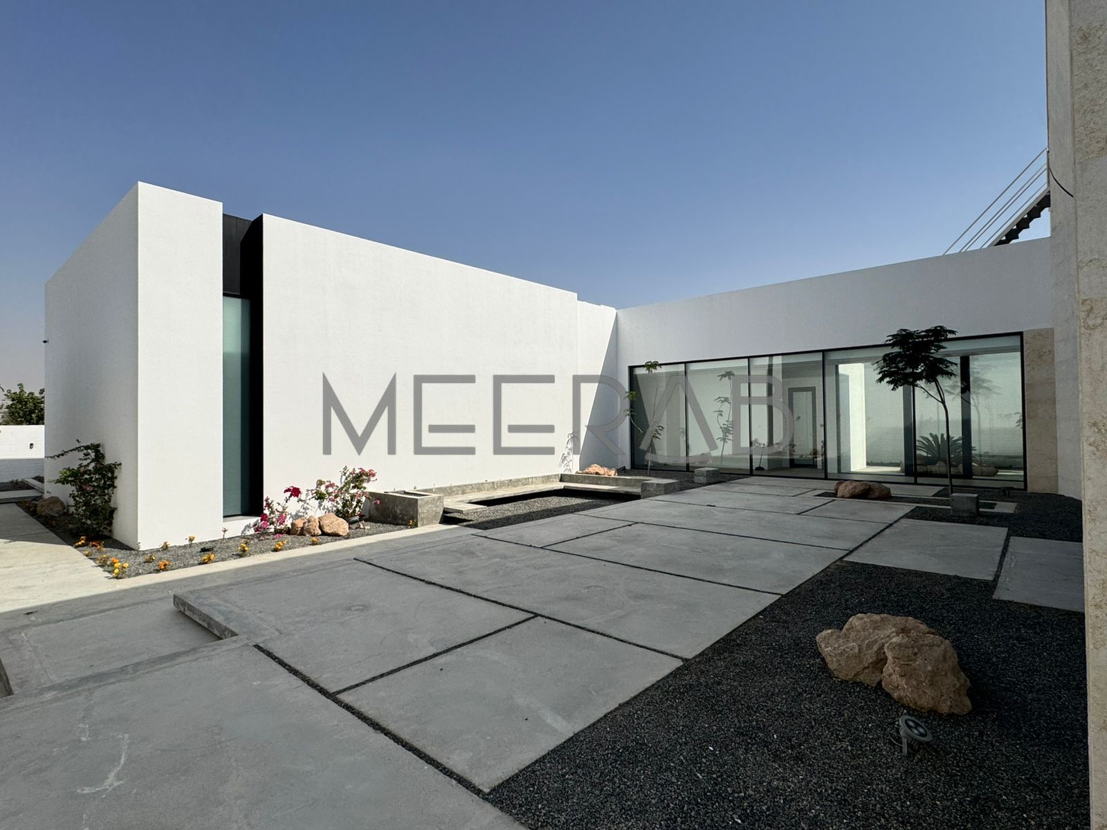 | TASTEFULLY DESIGNED | ULTRA MODERN VILLA |