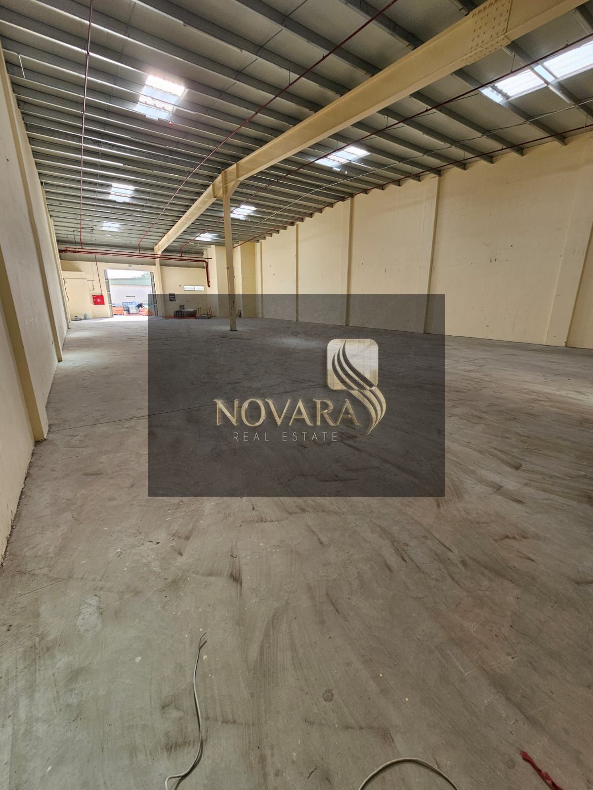 A unique opportunity to rent two adjacent warehouses in a prime location suitable for various industrial and commercial activities, with an area of