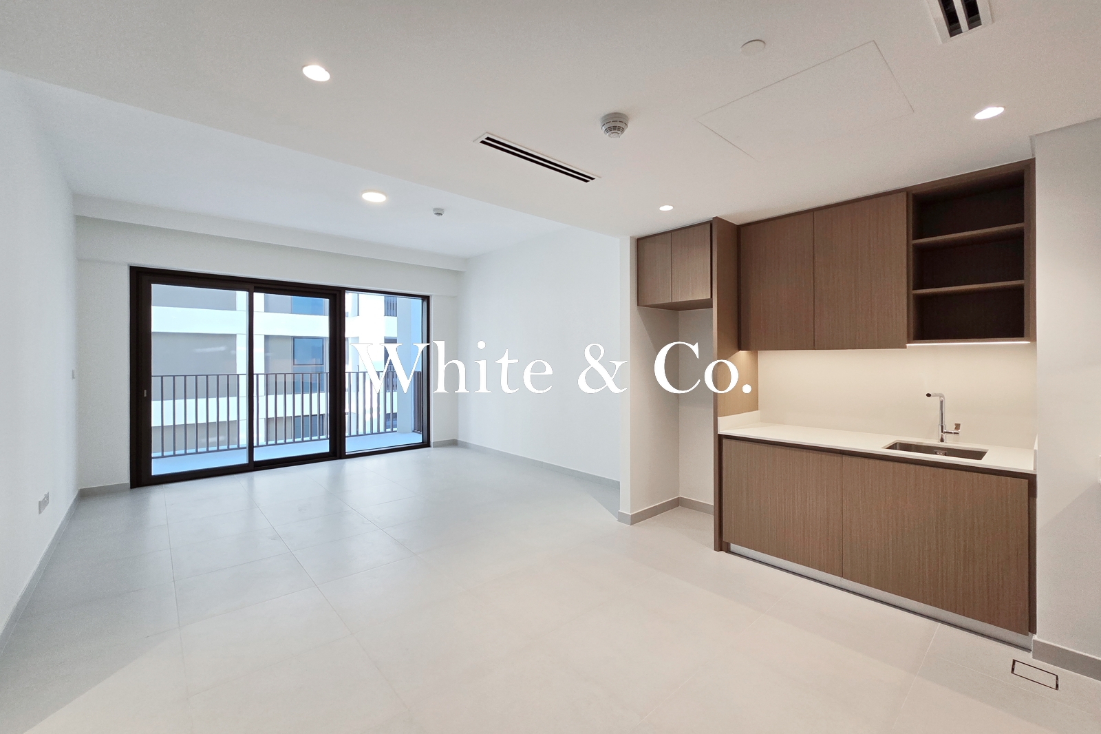 HANDOVER READY | 2 BED | WATERFRONT LIVING