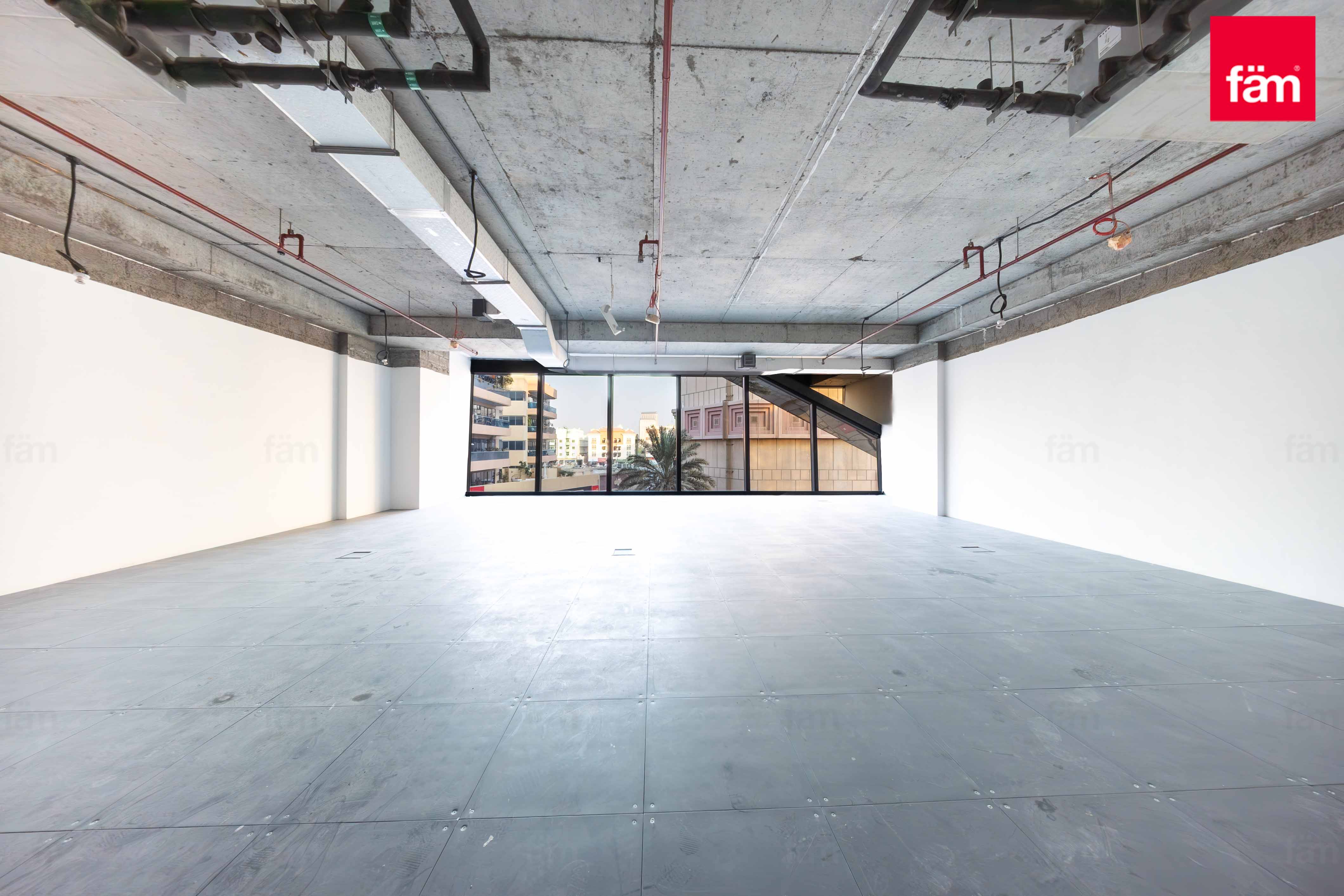 Raised floors | Open Views | Semi fitted