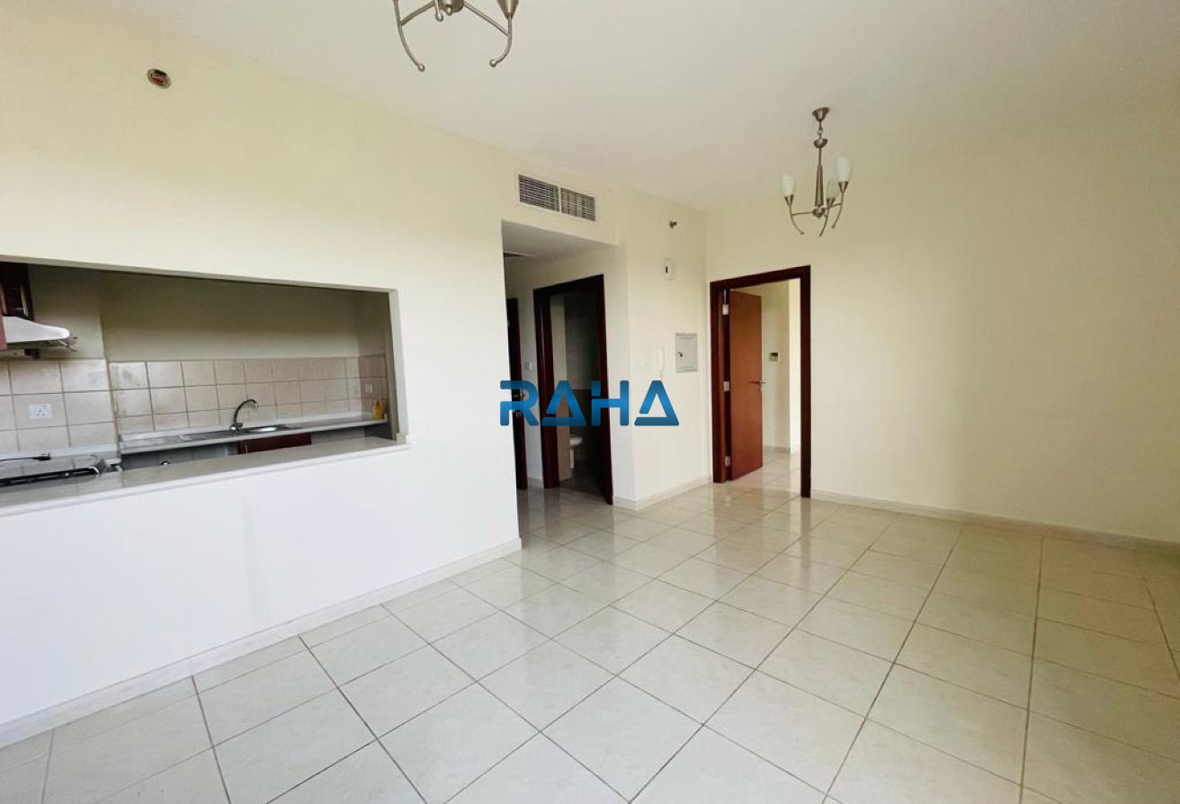 Lavish Lagoon B5: 1 BR Apt with Pool & BBQ Area