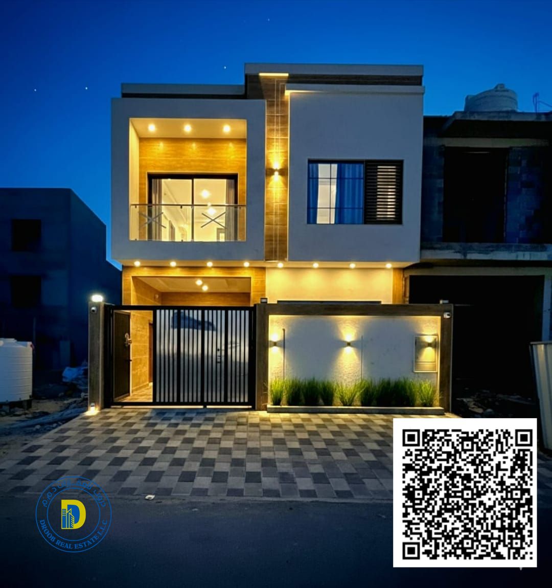 Luxury villa for sale in Al-Haliyo 2 area. 5 bedrooms, 2 living rooms, majlis, and roof terrace. Price includes registration fees.