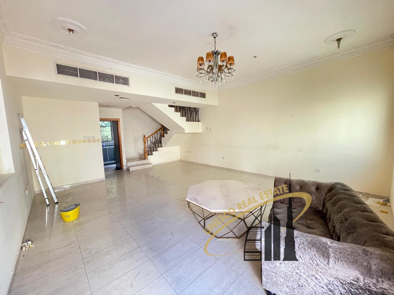 Two-story villa for rent 3 bed/ far from the airport / very prime location