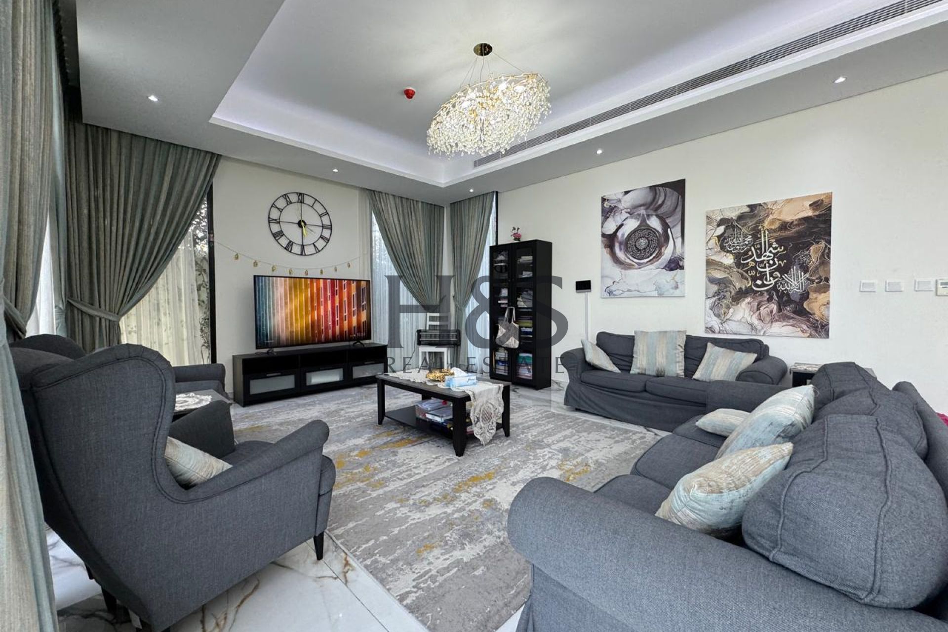 Spacious 5BR Villa For Rent | Large Plot with Private Pool | Prestigious