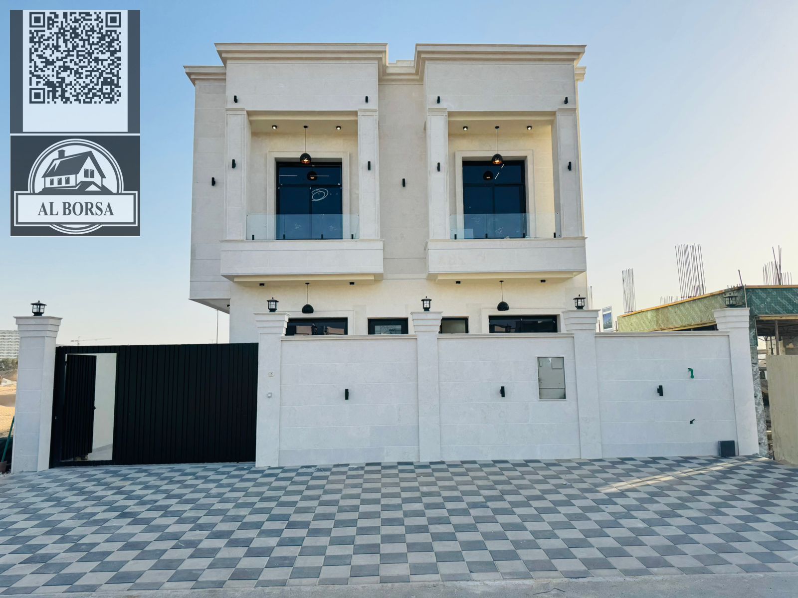 Villa for rent in Al-Haliyo 2, ground floor, first floor, and roof. Ready with electricity, water, central air conditioning, 6 master bedrooms, living