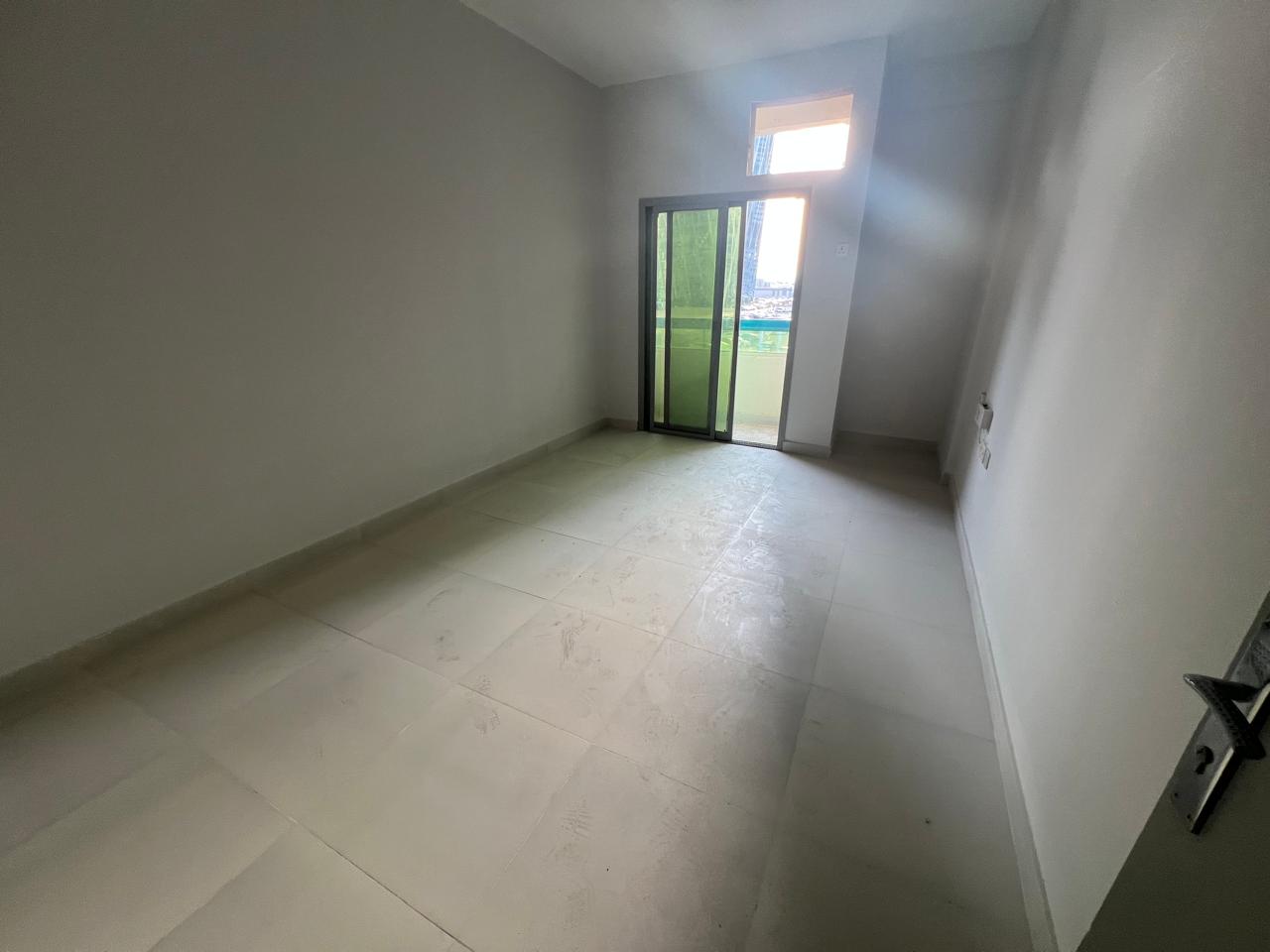 Large one-bedroom apartment with balcony, strategic location, first tenant after renovation, split AC, close to Dubai exit. Rent AED 37,000.