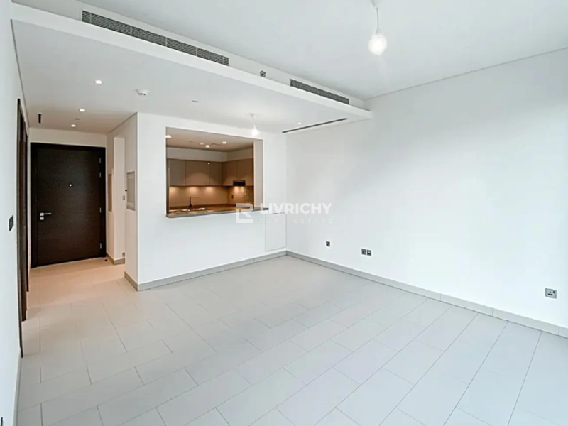PARK VIEW | PRIME LOCATION | BRIGHT AND SPACIOUS