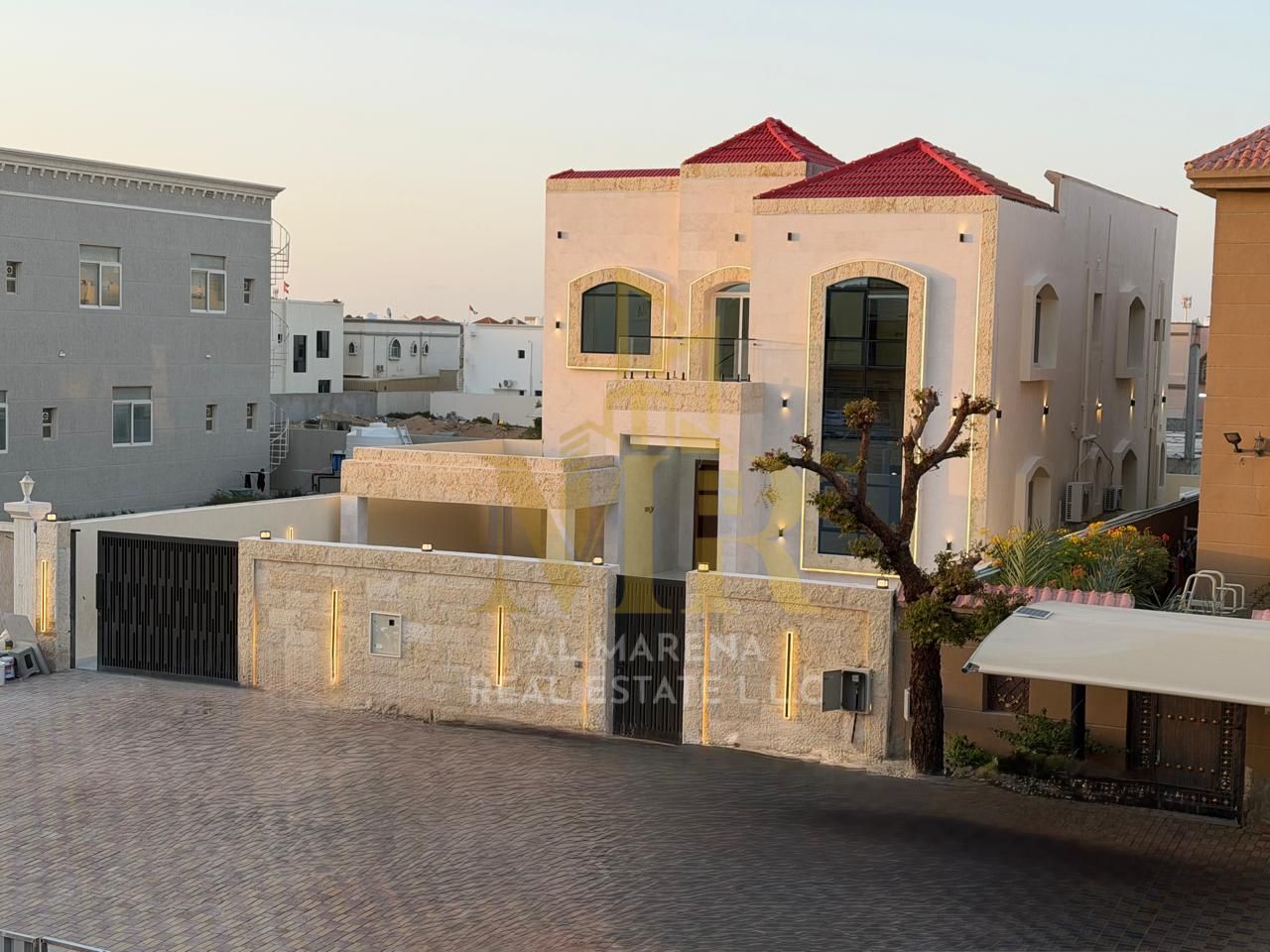 Ready-to-move-in villa with electricity, water, and air conditioning / Prime location behind Nesto / Freehold / No service charges Deluxe villa inclu