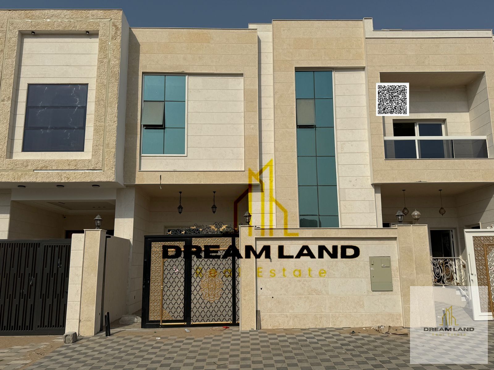 In a very good price, including registration fees Town house 5 master bedrooms with built in wardrobes and rooftop, located in a strategic location