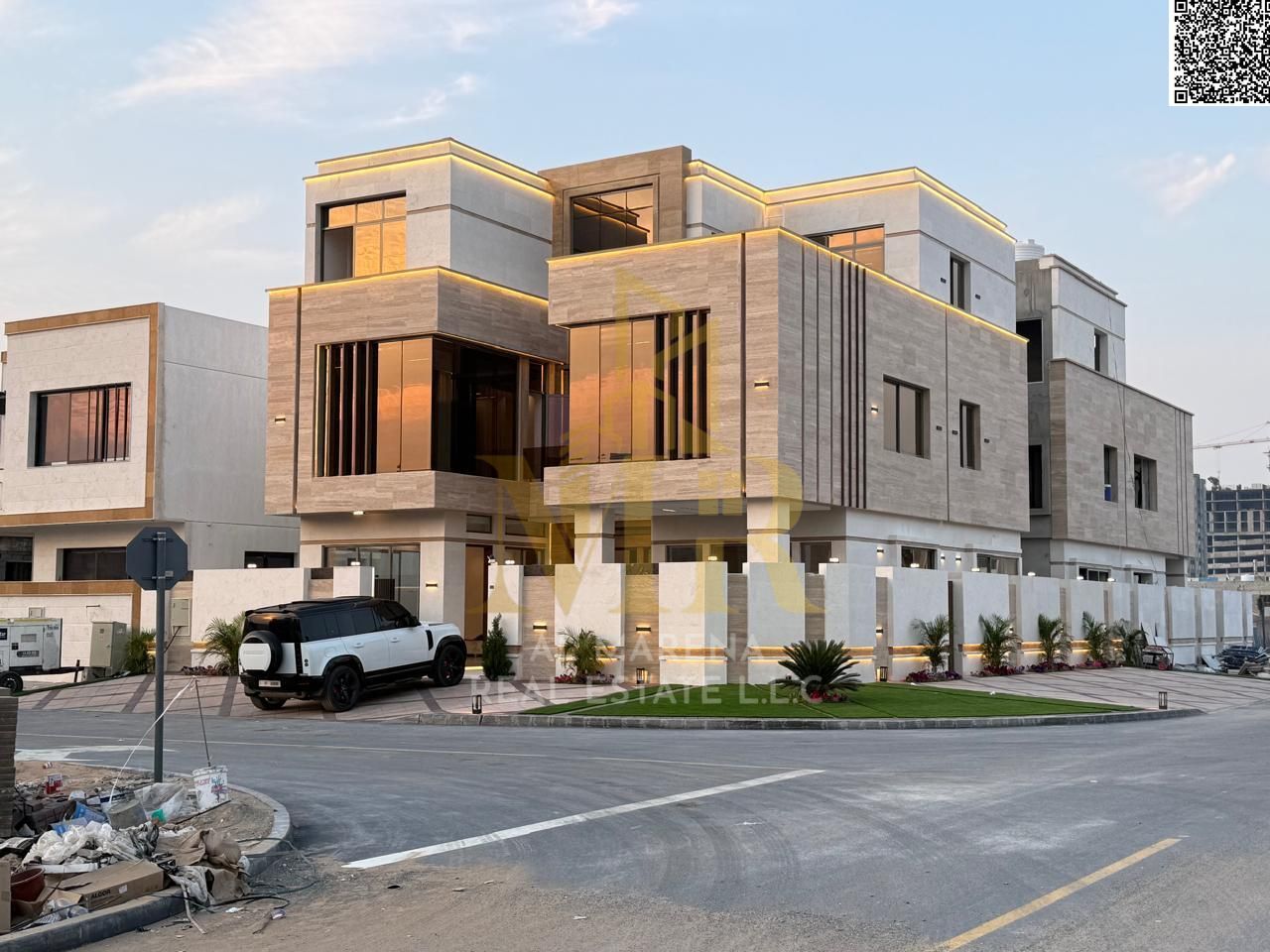 Luxury corner villa with 7 bedrooms | Private pool, elevator, and rooftop terrace. Registration and ownership fees, electricity, air conditioning, and
