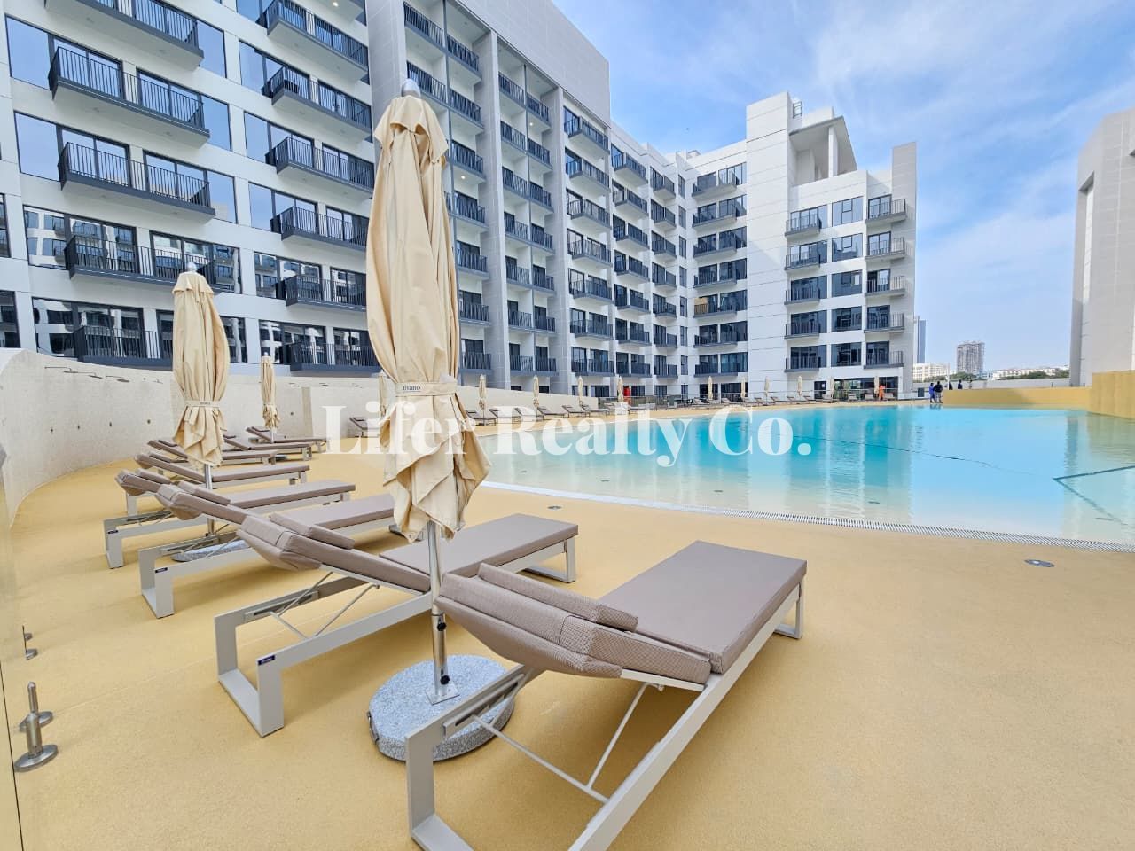 Chiller free | Vacant | Beach pool