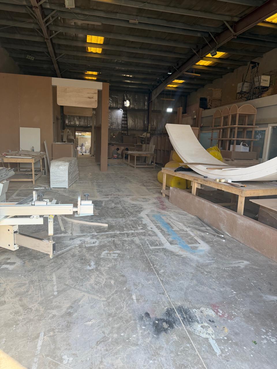 4200 SQ FT WAREHOUSE WITH OFFICE AVAILABLE IN AK QUOZ IN 3 FOR GARAGE/WORKSHOP/CAR DETAILING @90 PER SQ FT