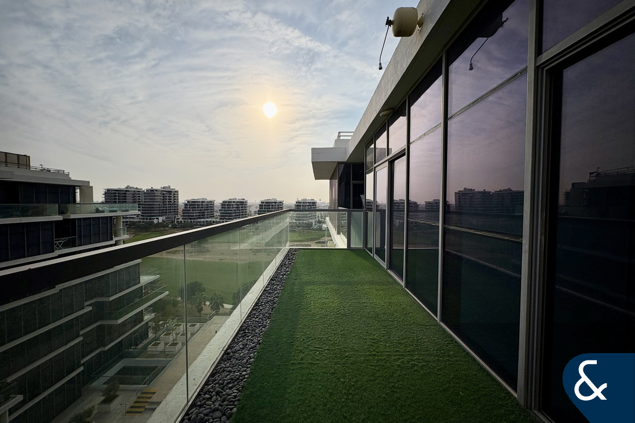 2 Bed | Top Floor | Golf + Pool View | Vacant